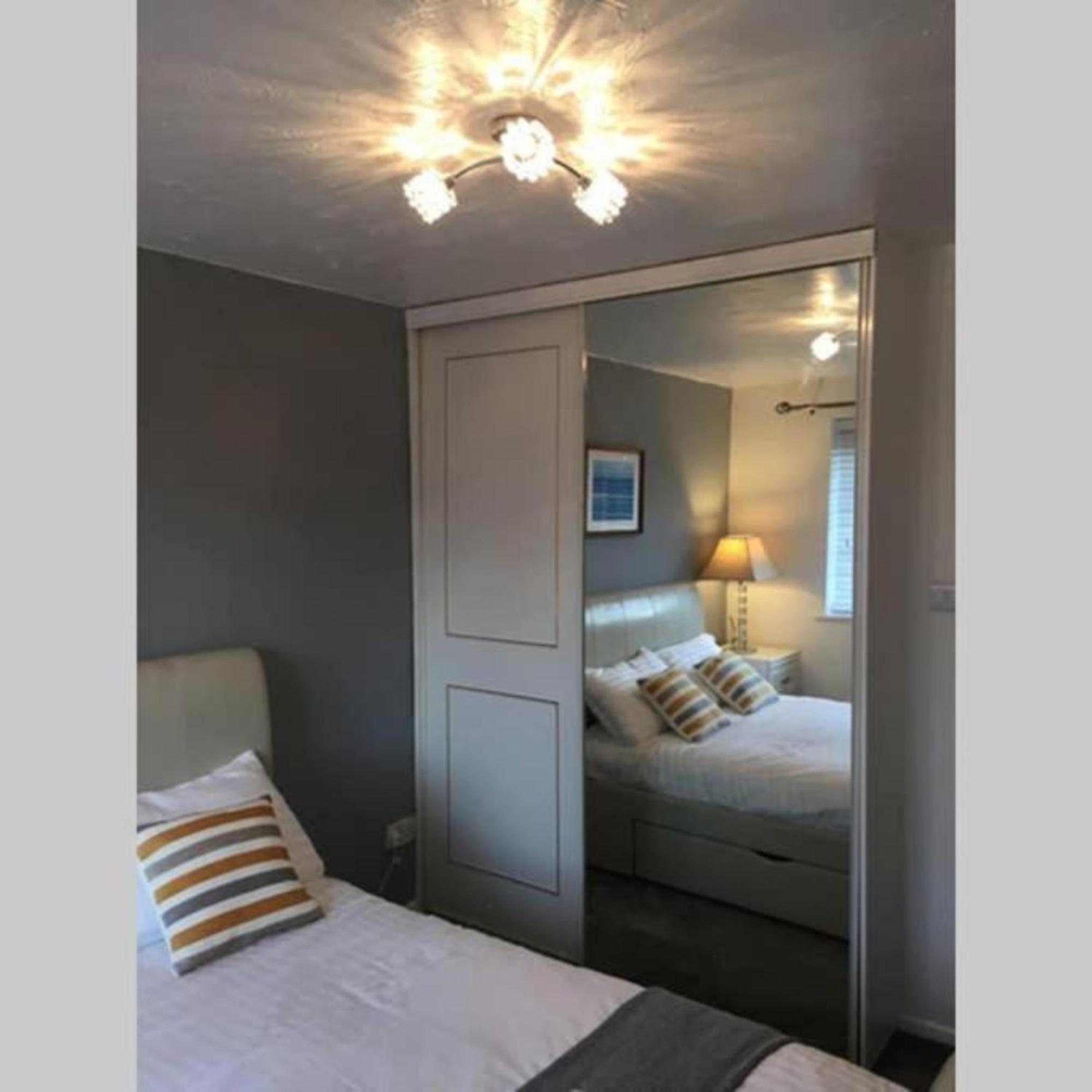 Apartamento 2-Bed Sleeps 4 Comfy For Contractors With Free Parking In Crawley Near Gatwick Manor Royal Refurbished Exterior foto