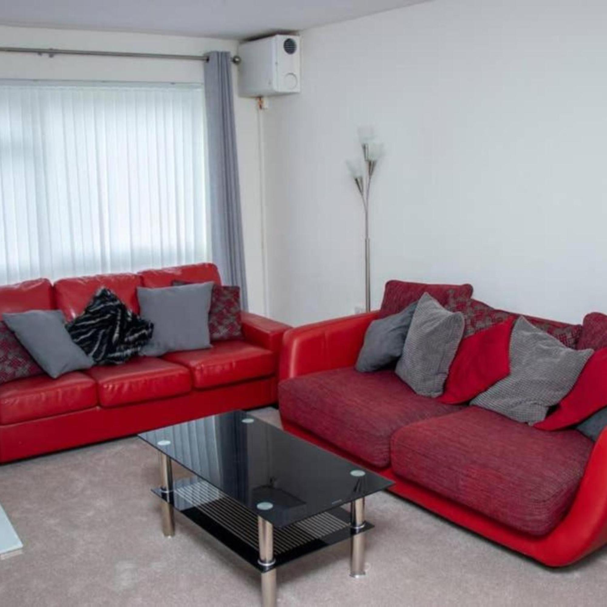 Apartamento 2-Bed Sleeps 4 Comfy For Contractors With Free Parking In Crawley Near Gatwick Manor Royal Refurbished Exterior foto